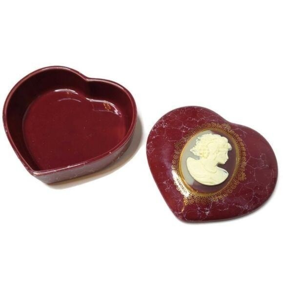 Mount Clemens Pottery Heart-Shaped Ceramic Keepsake Box With Cameo Design - Picture 5 of 7